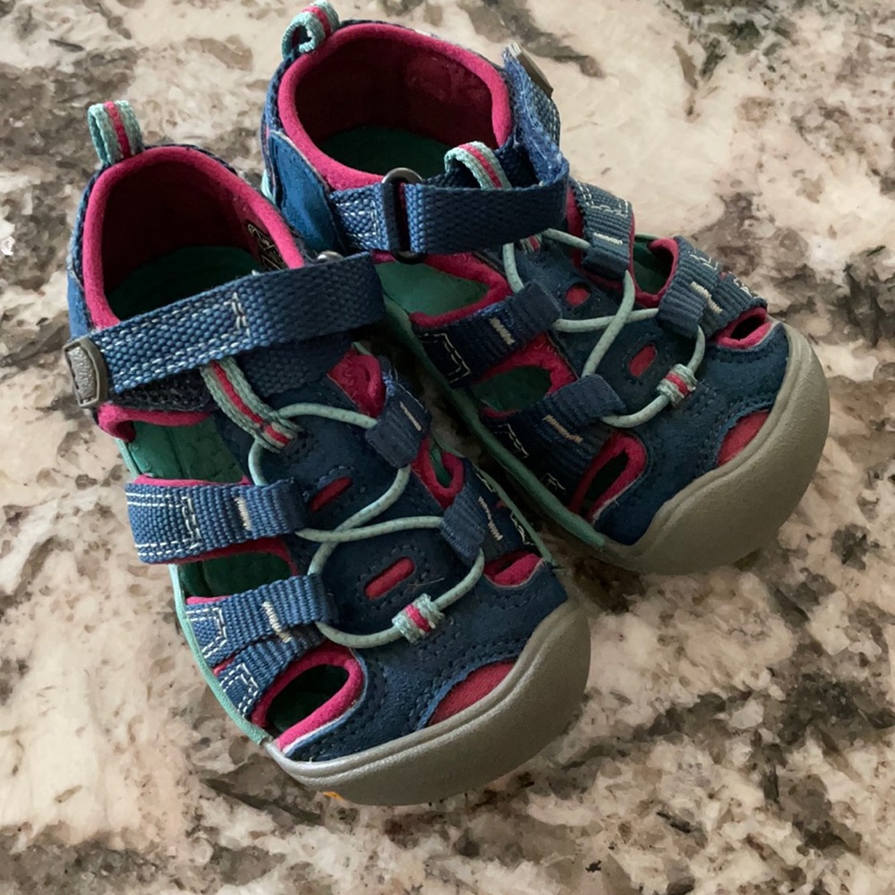 Toddler girls Keen sandals